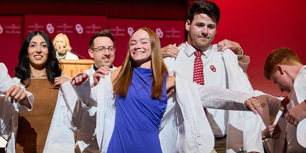 More than 200 Medical, Dental Students Receive White Coats